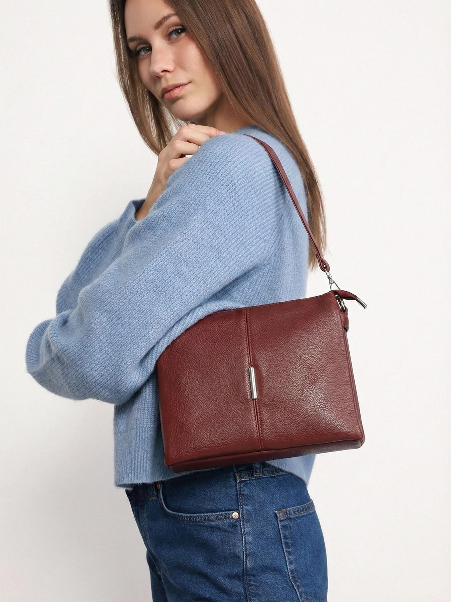 Сумка-кроссбоди с декоративным патчем в ассортименте